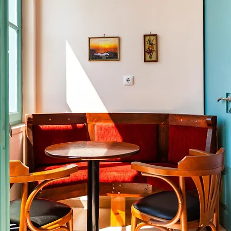 στούντιο στη στοά βαρβουτσή#10