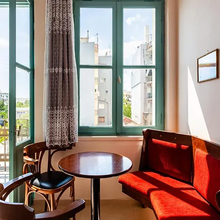 στούντιο στη στοά βαρβουτσή#10 * Kalamata