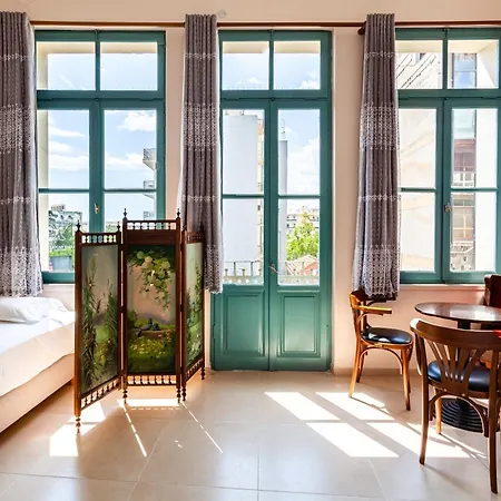 στούντιο στη στοά βαρβουτσή#10 *