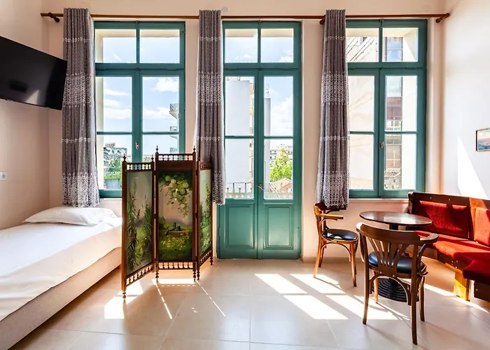 στούντιο στη στοά βαρβουτσή#10 *